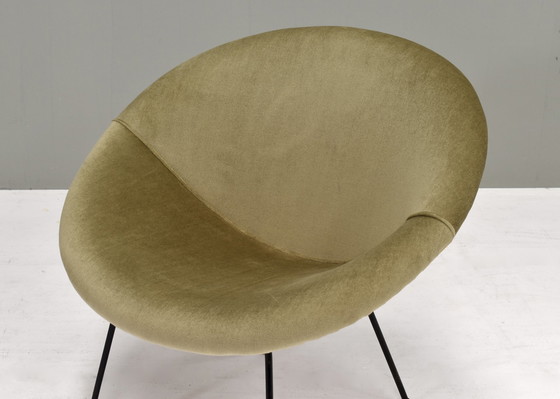 Image 1 of 1950’s Circle Lounge Chair in Velvet and Metal – circa 1950