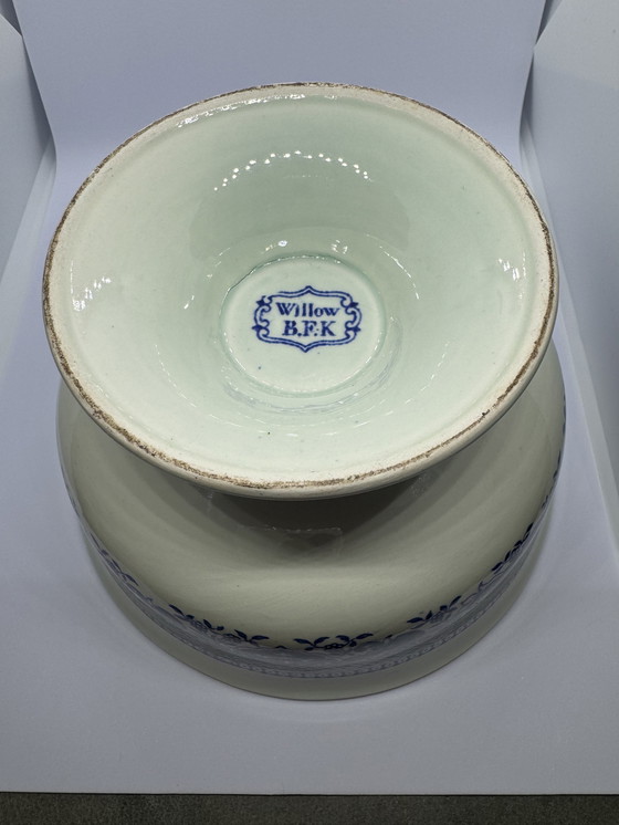 Image 1 of 2x Earthenware cabinet bowls