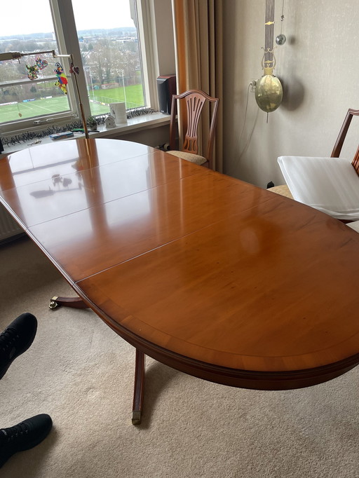 Dining Table (Extendable) With 4 Chairs From Heroic