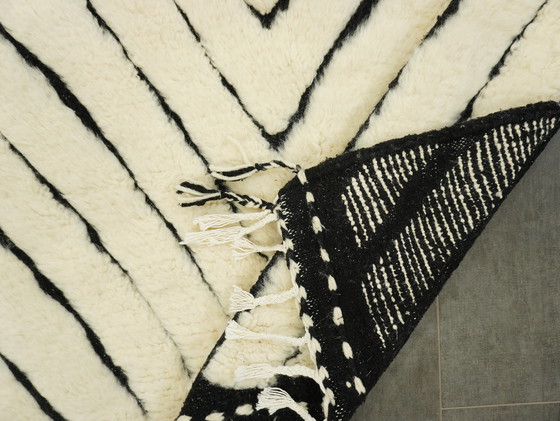 Image 1 of Tapis berbère - 259 cm x 155 cm - laine blanche et noire