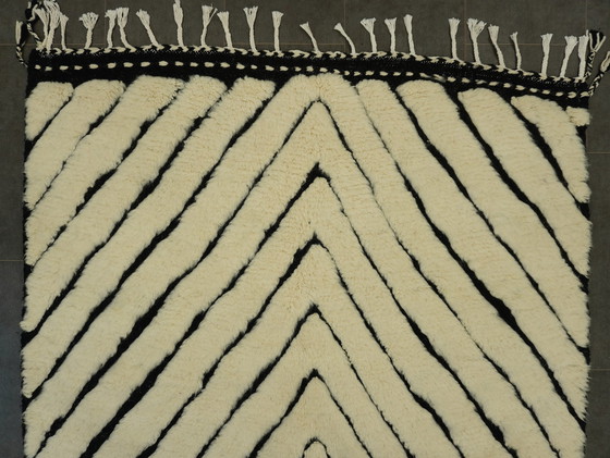 Image 1 of Tapis berbère - 259 cm x 155 cm - laine blanche et noire