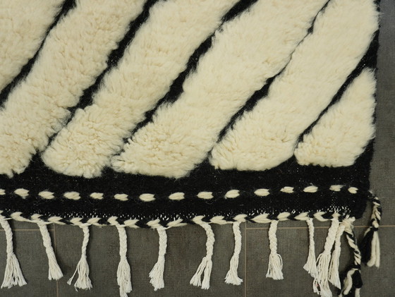 Image 1 of Tapis berbère - 259 cm x 155 cm - laine blanche et noire