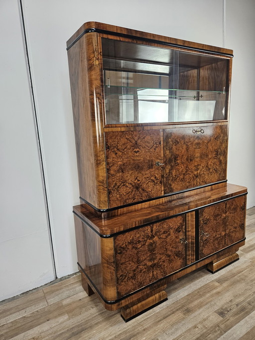 Austrian Art Decò Display Cabinet In Feather And Walnut Root