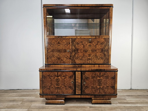 Austrian Art Decò Display Cabinet In Feather And Walnut Root