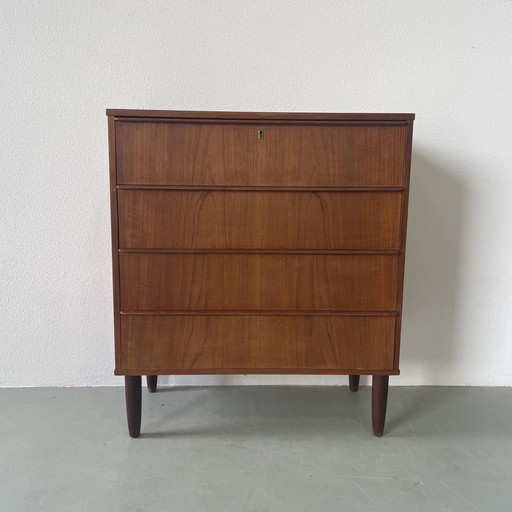 Vintage chest of drawers