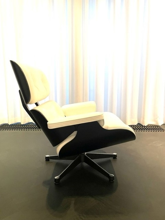 Image 1 of Vitra Eames Lounge chair