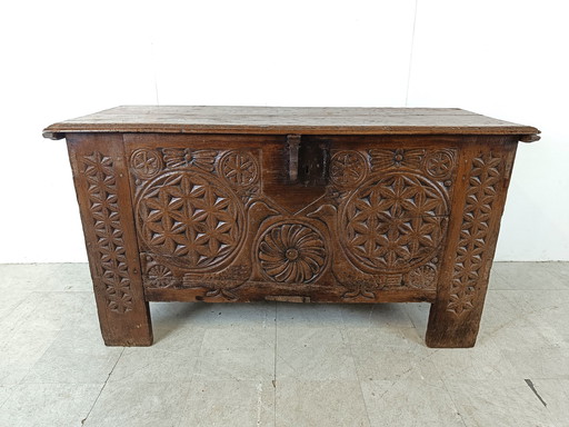 Vintage flemish 18th century oak chest