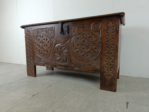 Vintage flemish 18th century oak chest