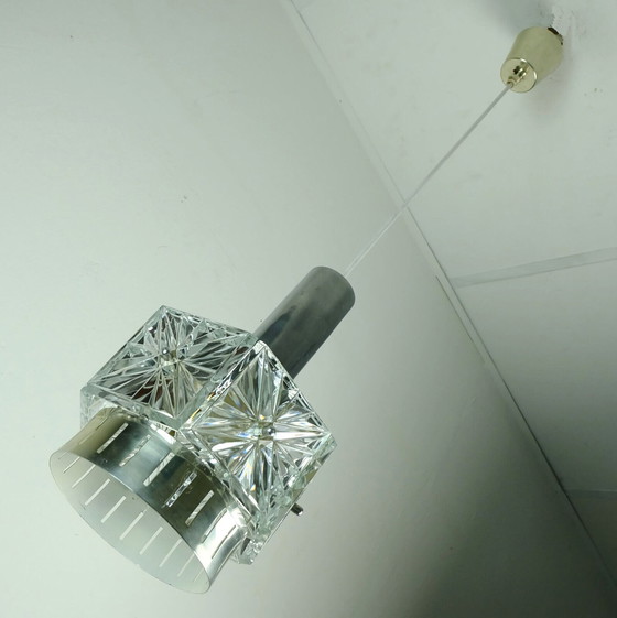 Image 1 of LAMPADA A SOSPENSIONE in cristallo e metallo 6 prismi in vetro anni '60 2 disponibili