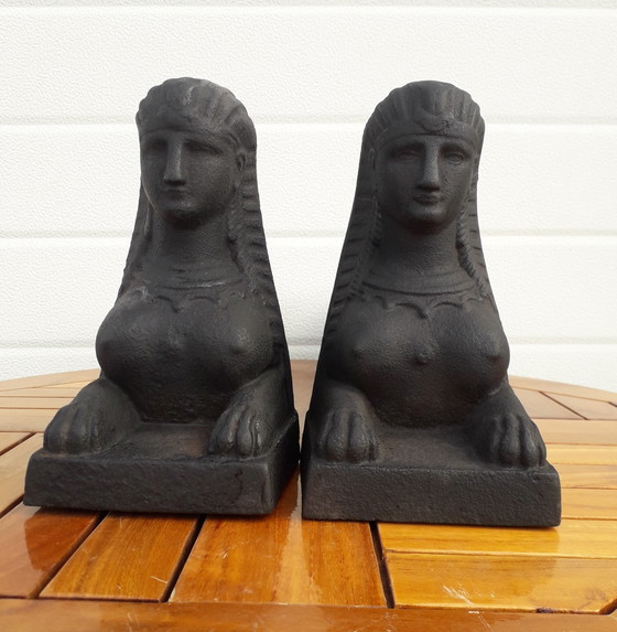 Image 1 of 2 plaques de cheminée en fonte figures de sphinx 50 cm de long