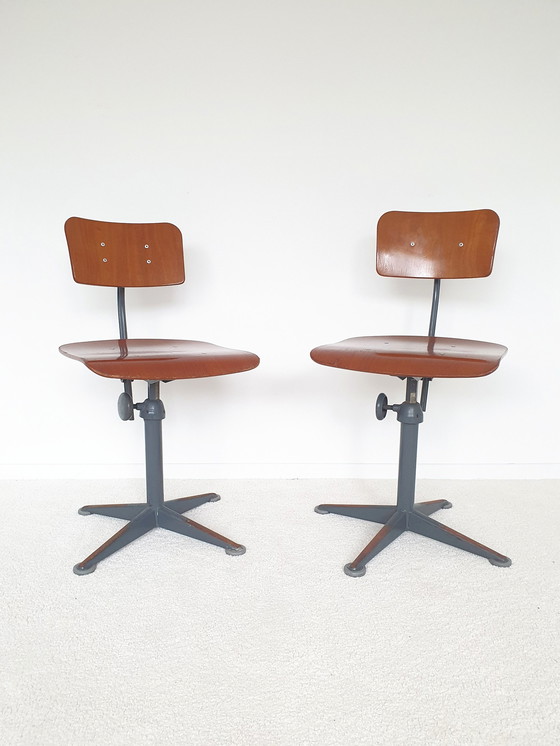 Image 1 of 2x chaises d'architecte Friso Kramer