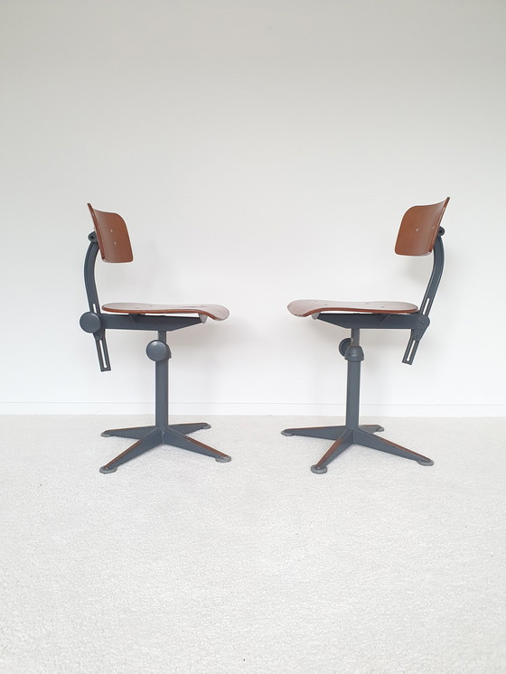 Image 1 of 2x chaises d'architecte Friso Kramer