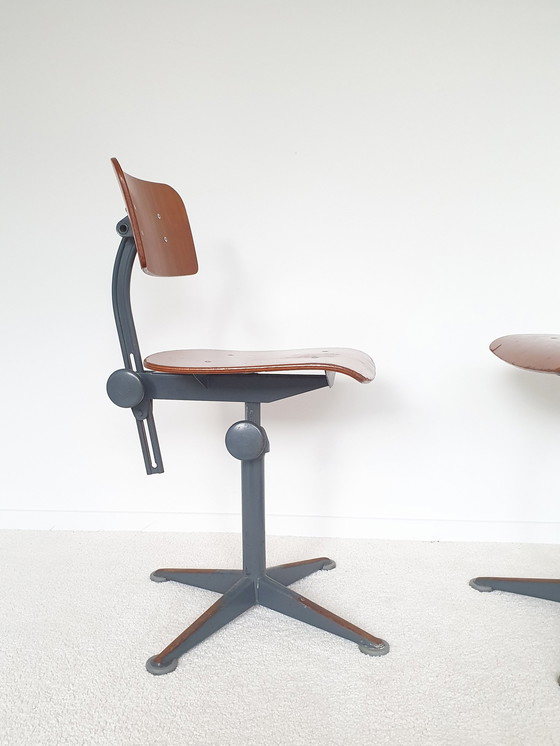 Image 1 of 2x chaises d'architecte Friso Kramer