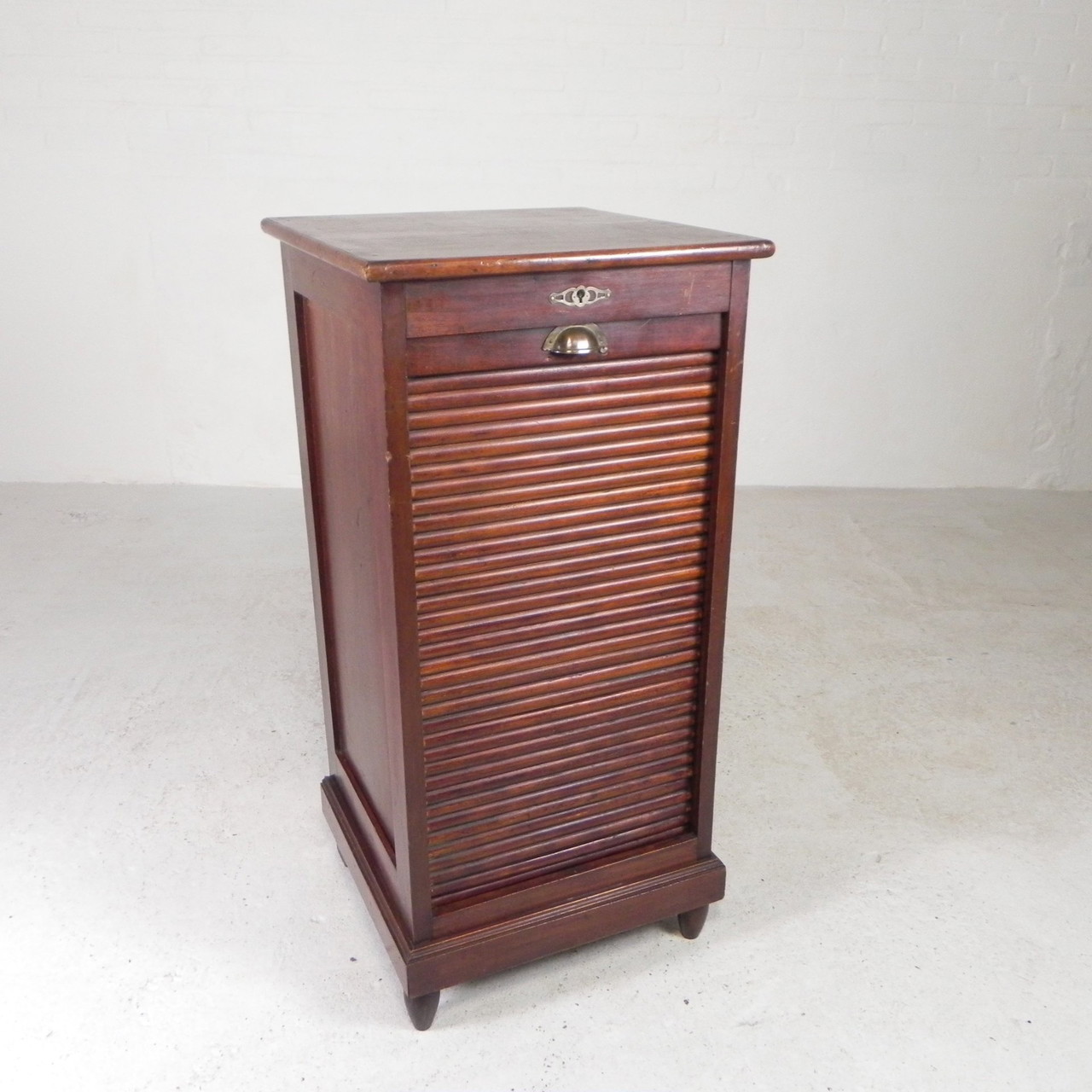 Oak Shutter Cabinet With 1 Shutter, 100 Cm High, 1930s | €350 | Whoppah