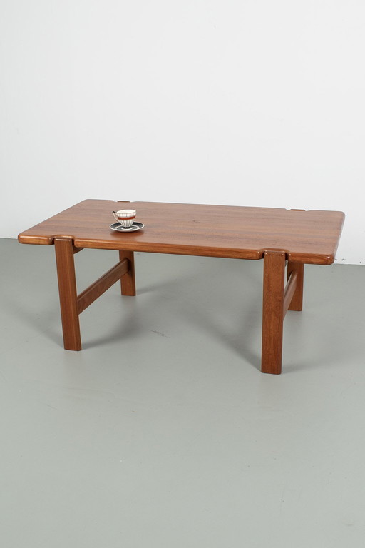 Illum wrapsoo for Mikael Laursen coffee table