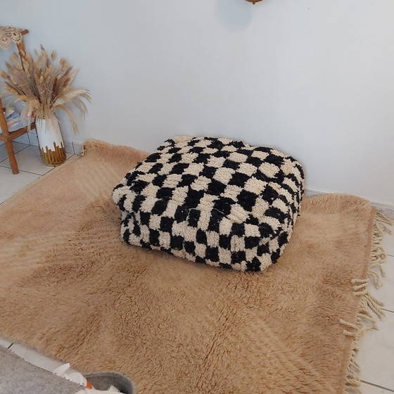 Image 1 of Berber cushion