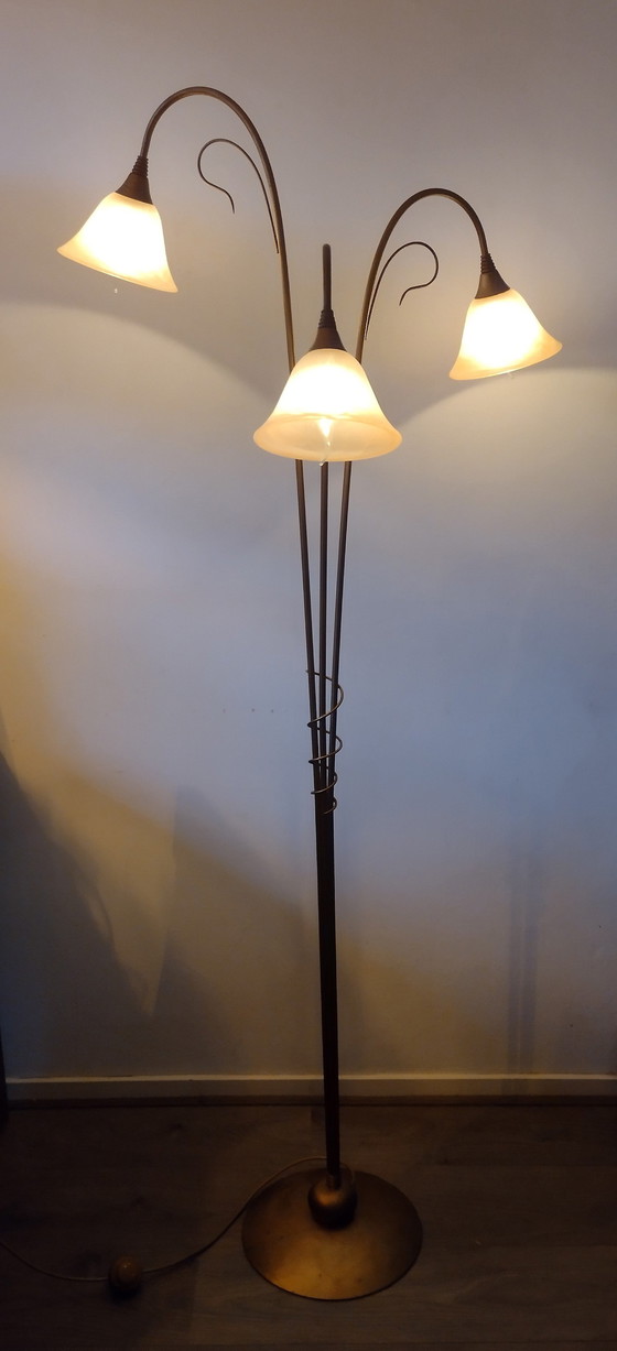 Image 1 of Lampada ad arco vintage con 3 paralumi in vetro alabastro anni '70