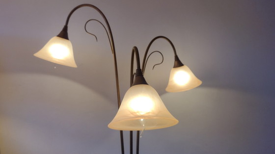 Image 1 of Lampada ad arco vintage con 3 paralumi in vetro alabastro anni '70