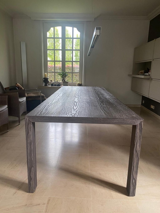 La table à clous en placage de bois