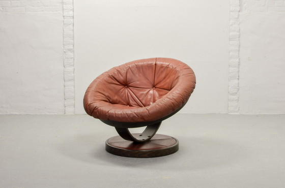 Image 1 of Chaise à boule au design scandinave