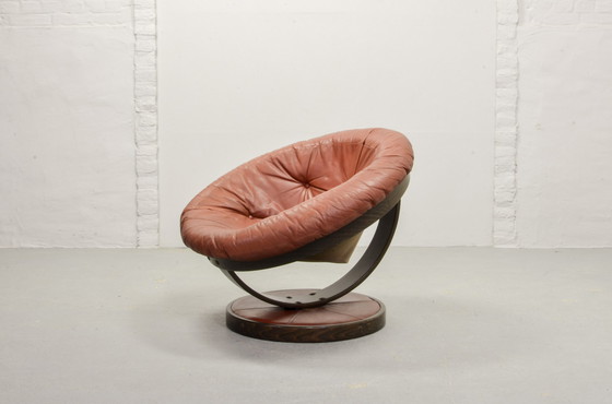 Image 1 of Chaise à boule au design scandinave