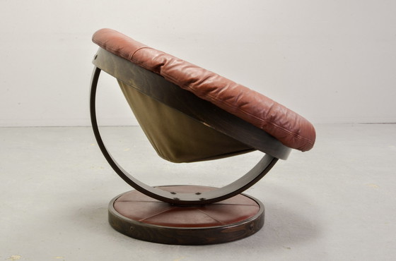 Image 1 of Chaise à boule au design scandinave