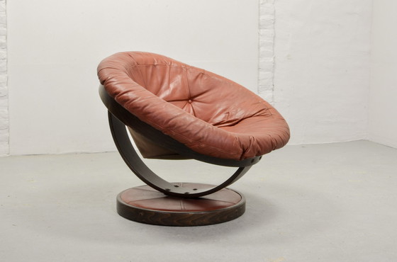 Image 1 of Chaise à boule au design scandinave