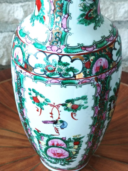 Chinese vase Signed