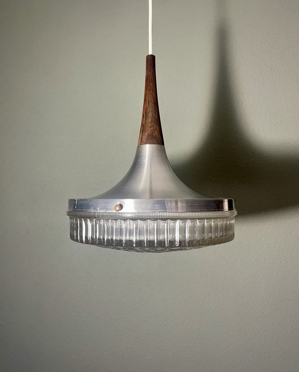 Vintage drop-shaped pendant lamp €222 Whoppah - Main Image