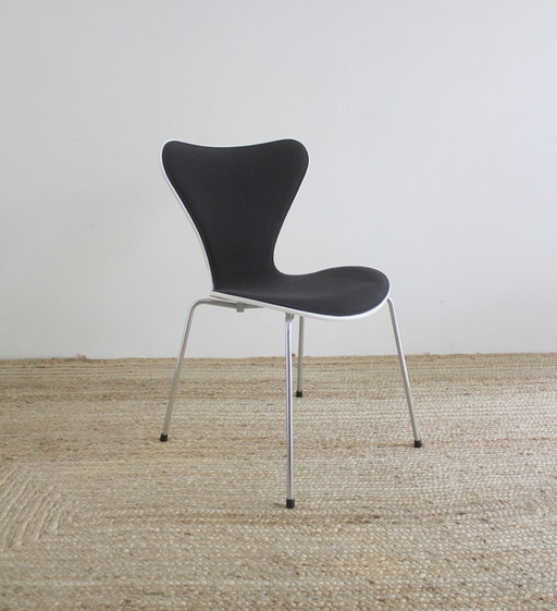 Fritz Hansen Series 7 Butterfly Chair