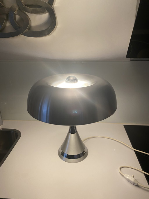 Lampe à poser en forme de champignon