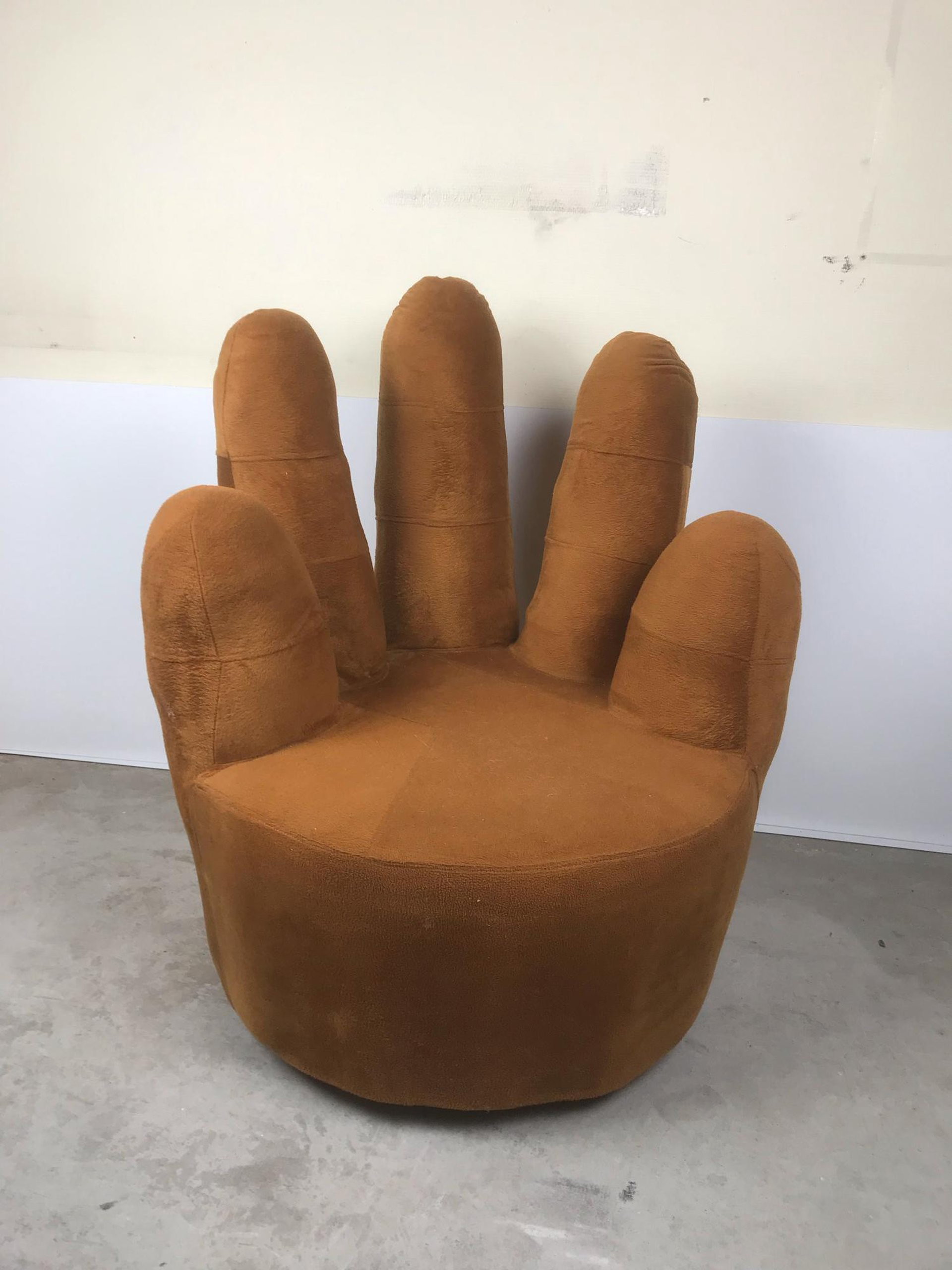 Swivel discount hand chair