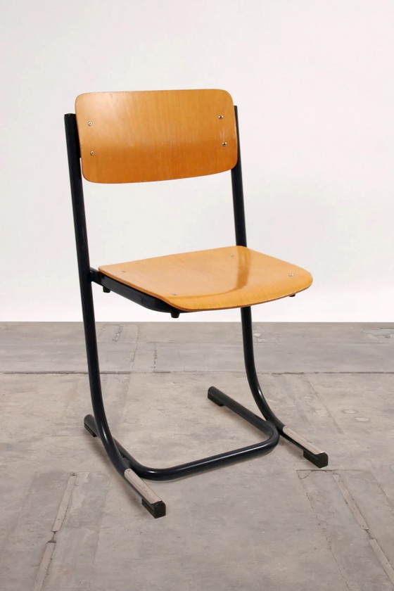 Image 1 of Chaise d'école vintage Prehiskaaf métal et bois, empilable 1970