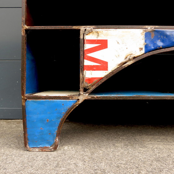 Image 1 of Étagère brutaliste