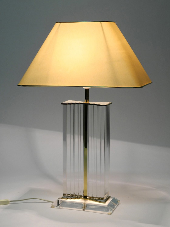 Image 1 of Grande lampe de table en plexiglas des années 1980 avec abat-jour en soie