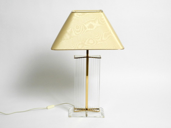 Image 1 of Grande lampe de table en plexiglas des années 1980 avec abat-jour en soie