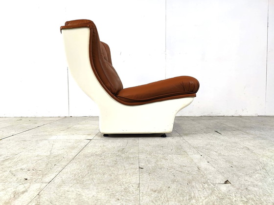 Image 1 of Airborne international leather lounge chair