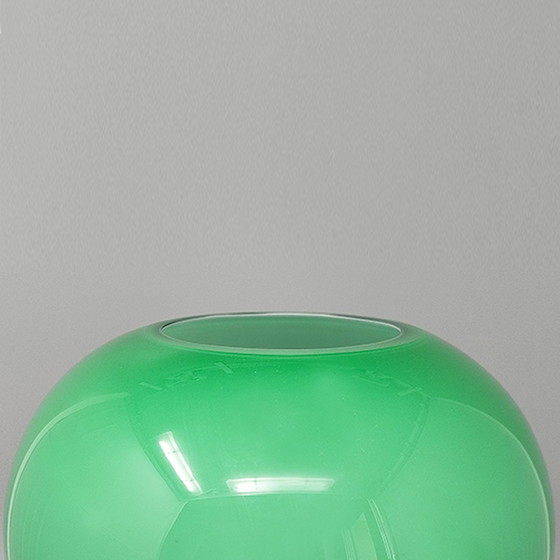 Image 1 of 1960s Gorgeous Green Vase by Ind. Vetraria Valdarnese. Fabriqué en Italie