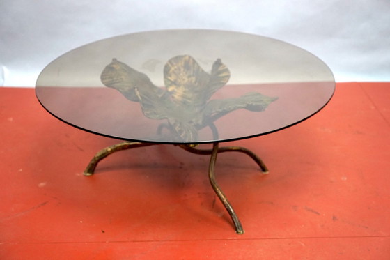 Image 1 of Tavolino da caffè vintage Hollywood Regency in metallo e vetro a forma di foglia