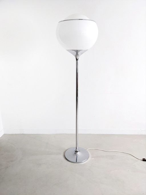 Harvey Guzzini 1960 'Flash' by Studio 6G lampadaire