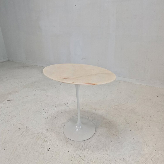 Image 1 of Vintage marble oval side table by Eero Saarinen for Knoll