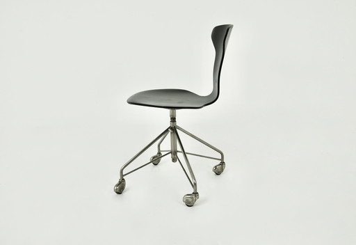 Fritz Hansen chair model 3117 by Arne Jacobsen