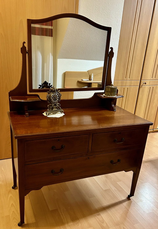 1 X Dressing table with mirror