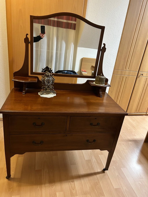 1 X Dressing table with mirror