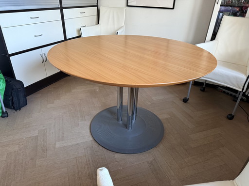 Leolux round table Trias