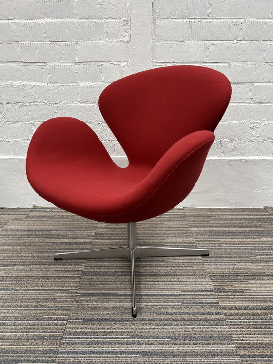 Image 1 of 1X Fritz Hansen Swan Chair