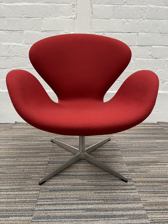 Image 1 of 1X Fritz Hansen Swan Chair