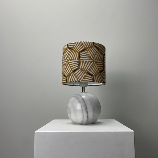 Lampada da tavolo in marmo bianco italiano degli anni '60