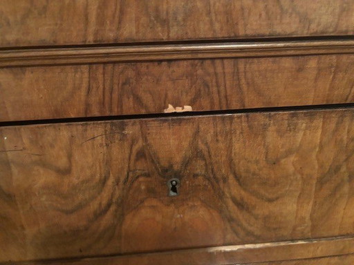 Chest of drawers