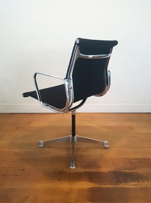 Chaise de bureau vintage EA 108 en aluminium par Charles & Ray Eames pour Herman Miller
